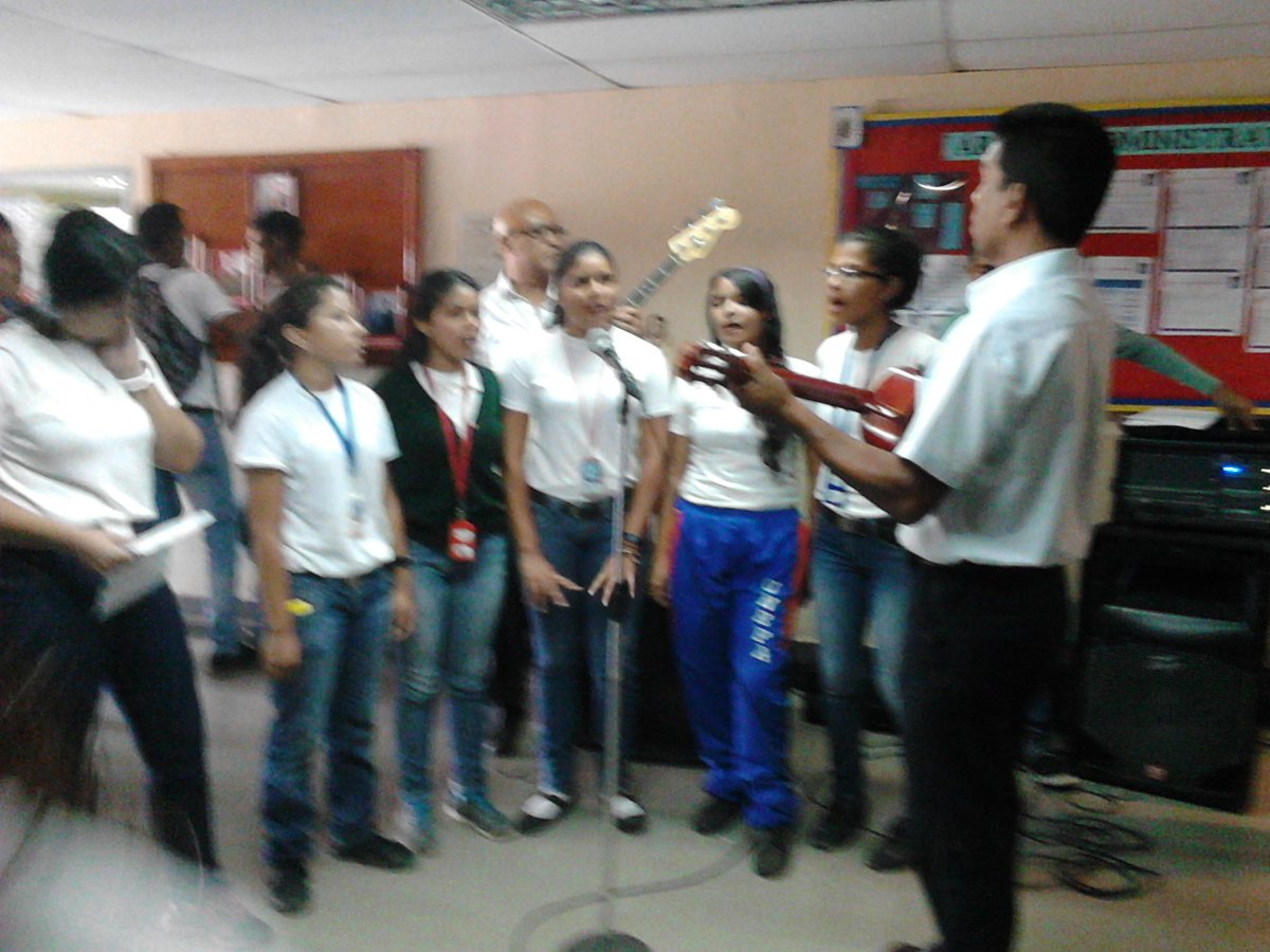 yooxi_2's tweet photo. #NúcleoCojedes realiza #actividadcultural en conmemoración de los #4AñosdelaSiembraComandanteSupremo @tcneljgarcia @unefa_ve @elviabhurtado https://t.co/qXC54sH12H