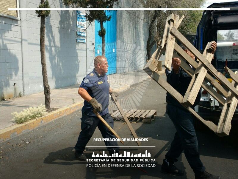 hiramalmeidae's tweet photo. En la delegación Iztacalco se retiraron 216 obstáculos usados para apartar lugares en vía pública, con el propósito de mejorar la movilidad. https://t.co/NCndUOMQwe