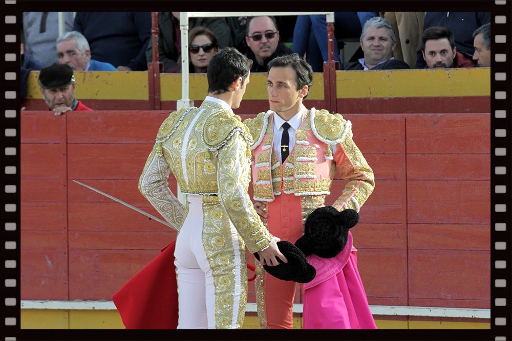 MurciaToros's tweet photo. El mano a mano @AntonioPuerta_ y @FiliMH de Blanca en imágenes https://t.co/ZNHrgG6Xnu https://t.co/DYMYChldQr