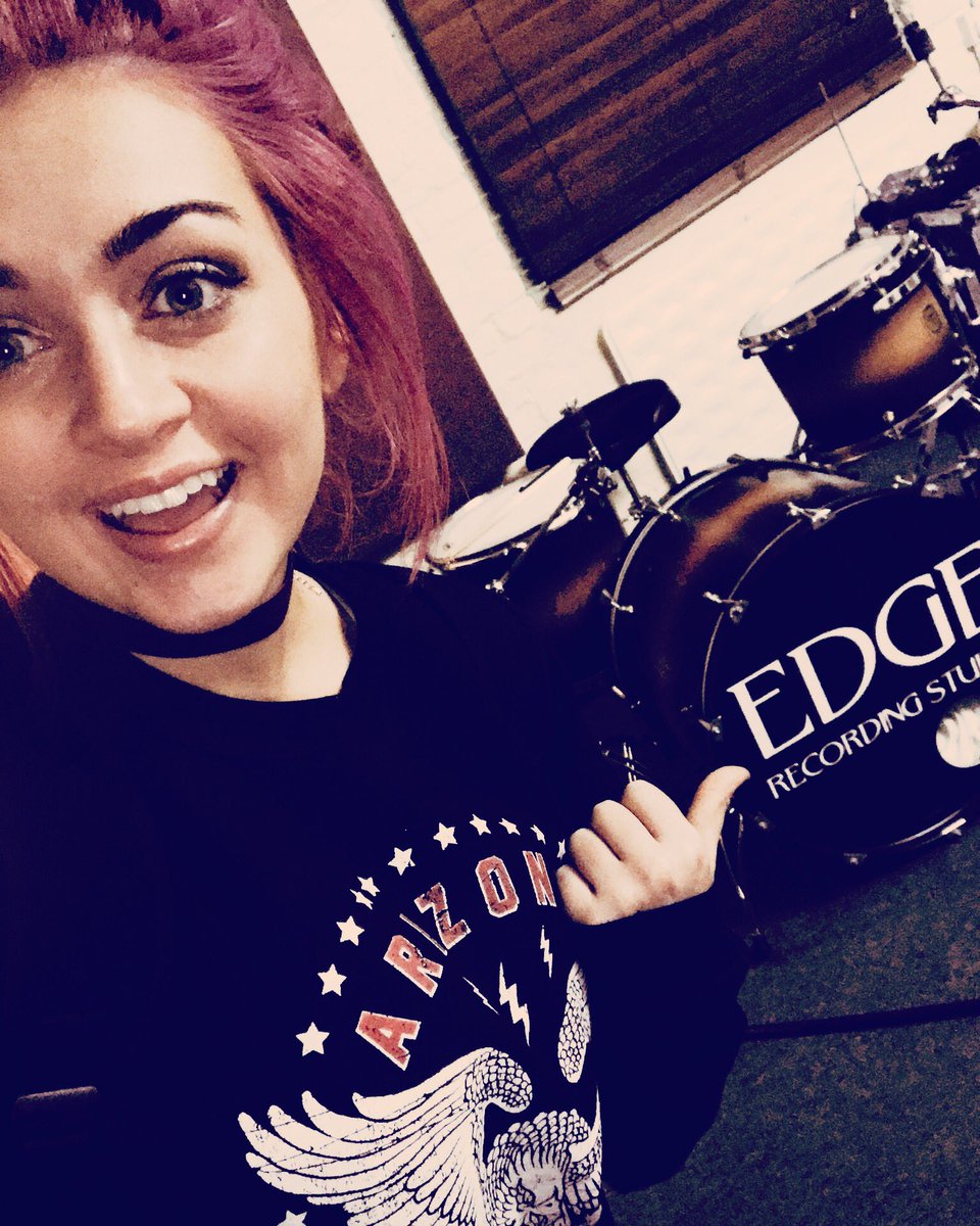BronnieMusic's tweet photo. Congrats @5SOS for winning the award for 'Best Song In A Movie' (Recorded @ @EdgeRecStudio where I record my songs too!) 👊🏼🎶🤘🏼🎉 #EdgeTeam https://t.co/NyIgkht0iK