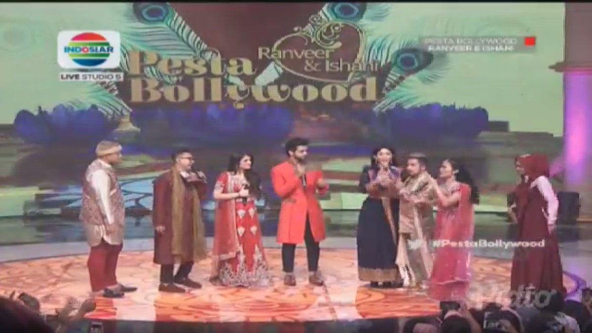 Indosiar's tweet photo. Haduh, semua orang berebut mau dekat sama @shaktiarora! Hihi #PestaBollywood #RanveerIshaniJKT https://t.co/NIpS03fEzq