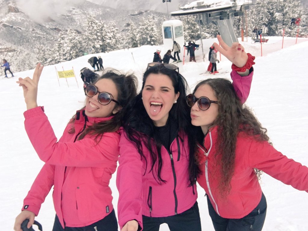 andreaamaestre's tweet photo. Para cuando la siguiente??❄🗻🔝 #depresionpostviaje #sieempre🍀 #mucholovve118 https://t.co/X6fgIzcJkJ