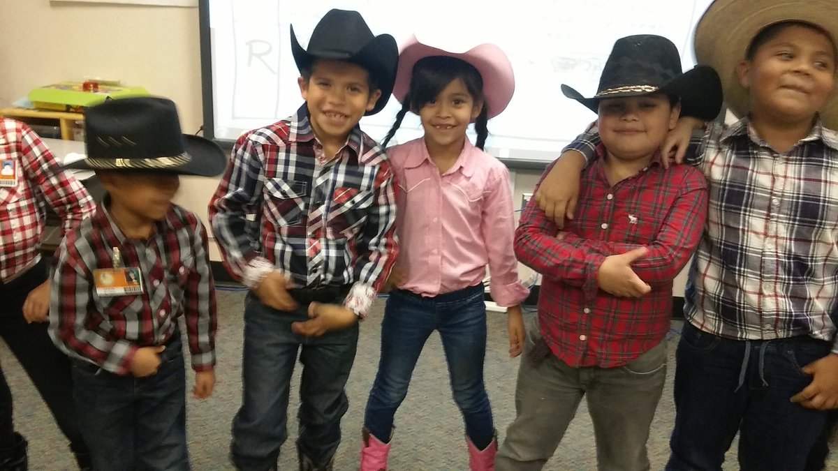 MrTclass1's tweet photo. We celebrated texans day. Celebrando el día de los texanos. https://t.co/eEGDJc6ULt