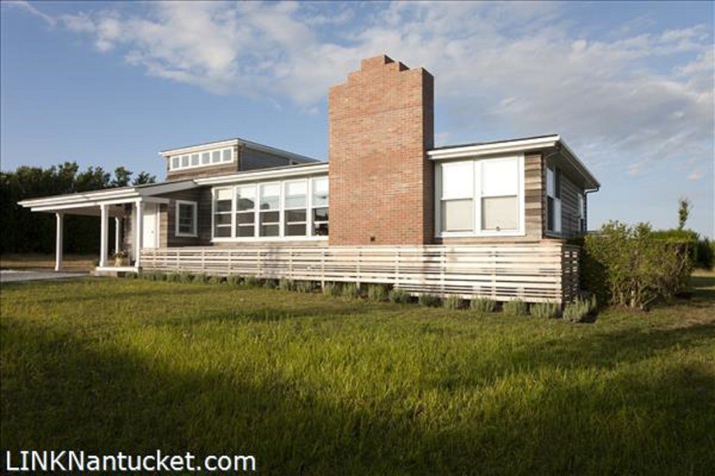 Nantucket’s ‘Sconset Bluff Walk janinesnantucket.wordpress.com/2017/03/06/nan…