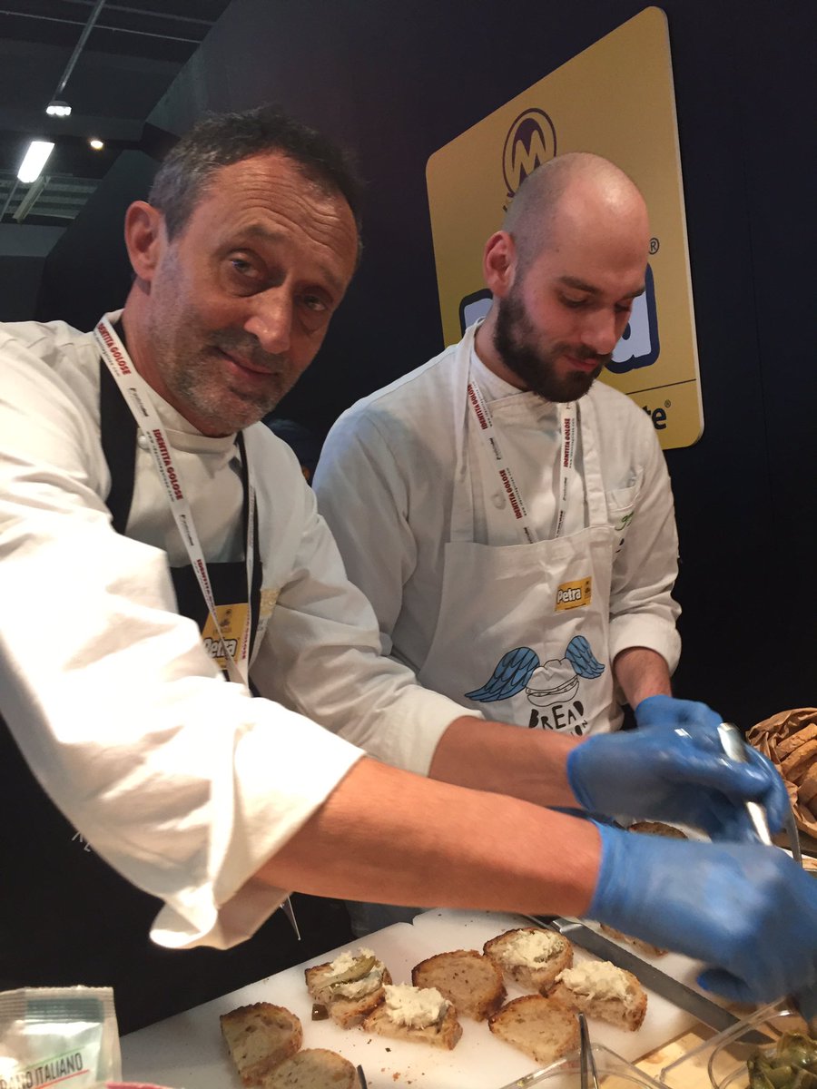 MolinoQuaglia's tweet photo. Cosa avrà preparato @GrigorisMestre a #IGmi17 per #breadreligion2017? @identitagolose https://t.co/89AzizHCRU