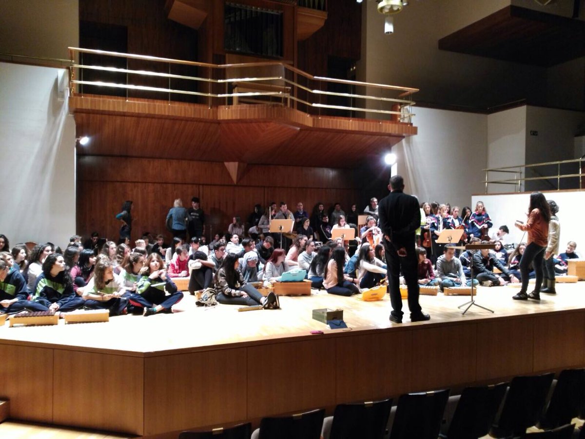 ocnesp's tweet photo. ¡Shostakovich vs Stalin! Todos preparados para el ensayo general #AdoptarOCNE. Sorpréndete en el concierto de mañana https://t.co/h5EOvFP2zs https://t.co/SQFq0w5nKI