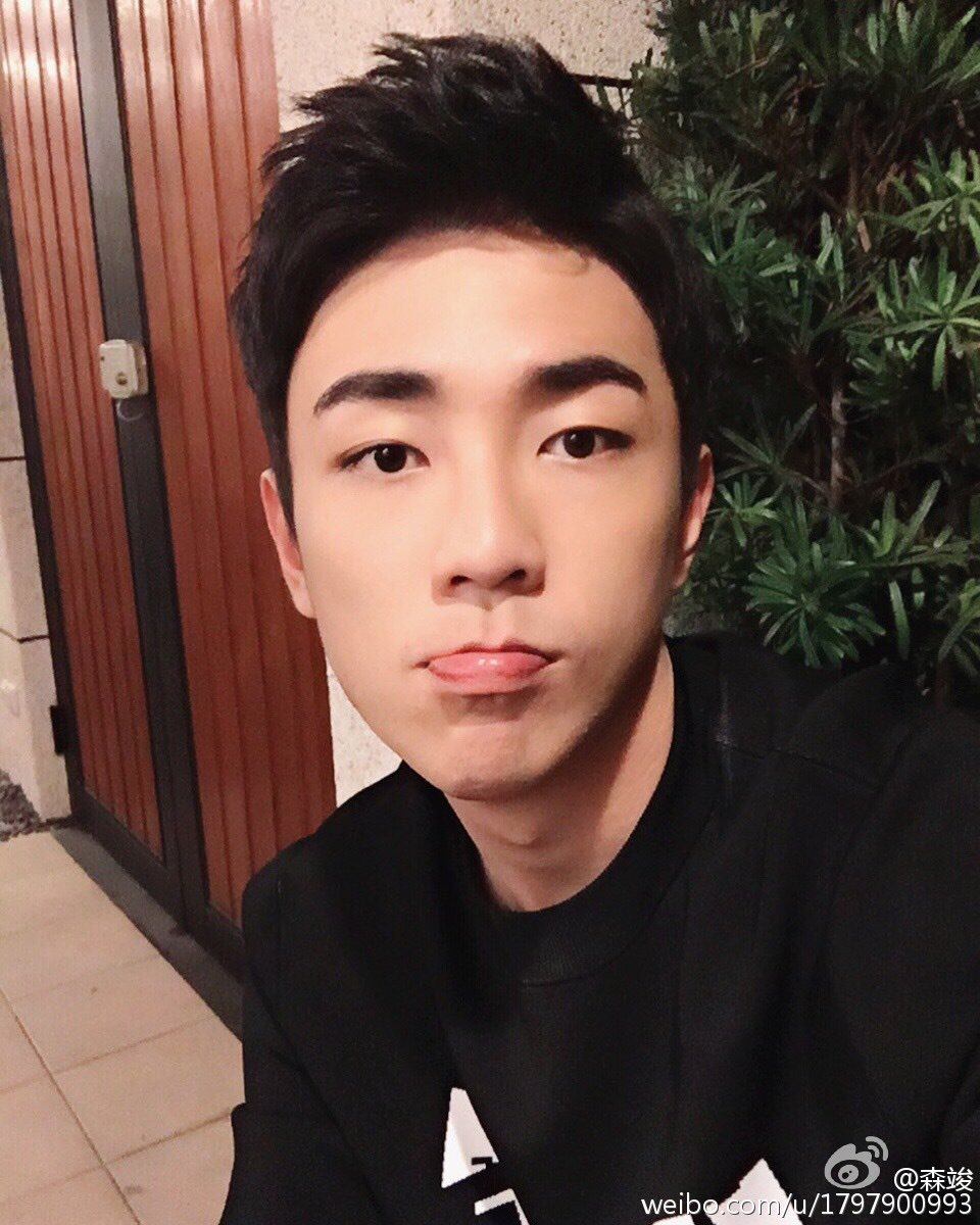 ctma07's tweet photo. The semes are so handsome 😍💞

#BernardSenJun #森竣 #EdisonSong #宋柏緯 #AaronLai #賴東賢 #Obsessed #StayAwayFromMe #MyHero #HIStorywebseries https://t.co/DhZ417qFlb