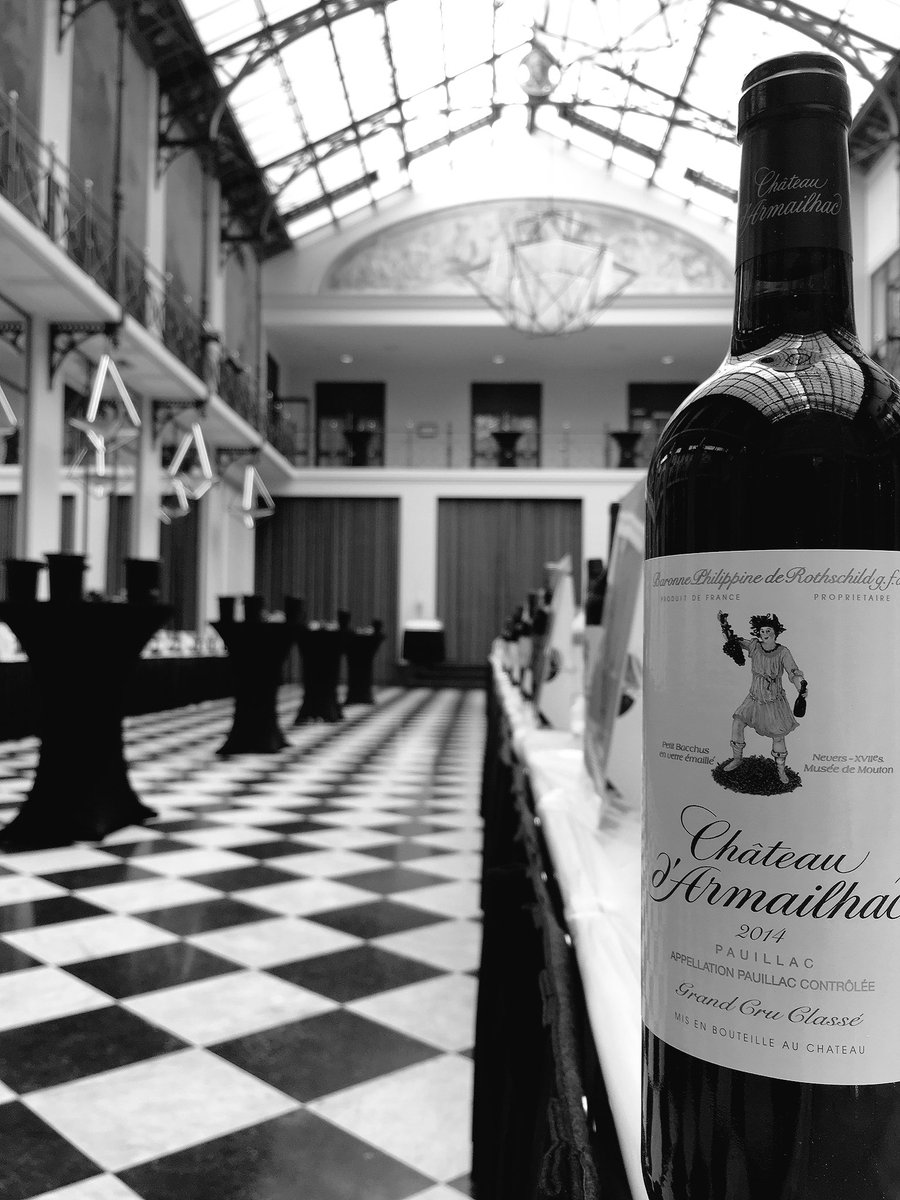 wearesommos's tweet photo. Tandenborstel staat klaar. In het startblok voor grote 2014 Bordeaux Grand Cru proeverij van @ugcbnet en @Perswijn. 92 Châteaux à gogo https://t.co/N75XYmbzQJ
