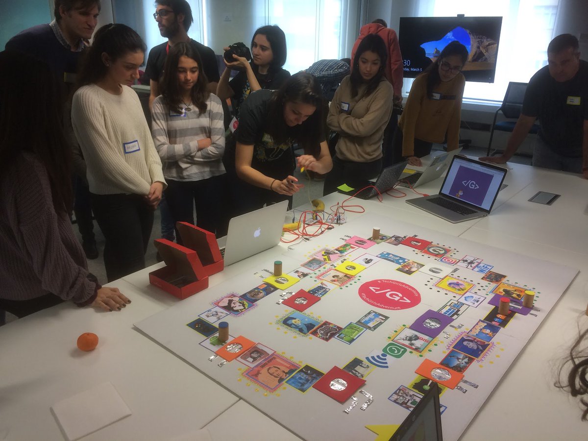 GirlsInLab's tweet photo. En #TechGirlsAdventure usamos un tablero interactivo sobre mujeres históricas en CTIM. ¡Esta semana compartiremos lo que aprendimos! #8M https://t.co/IBlhRsV31W