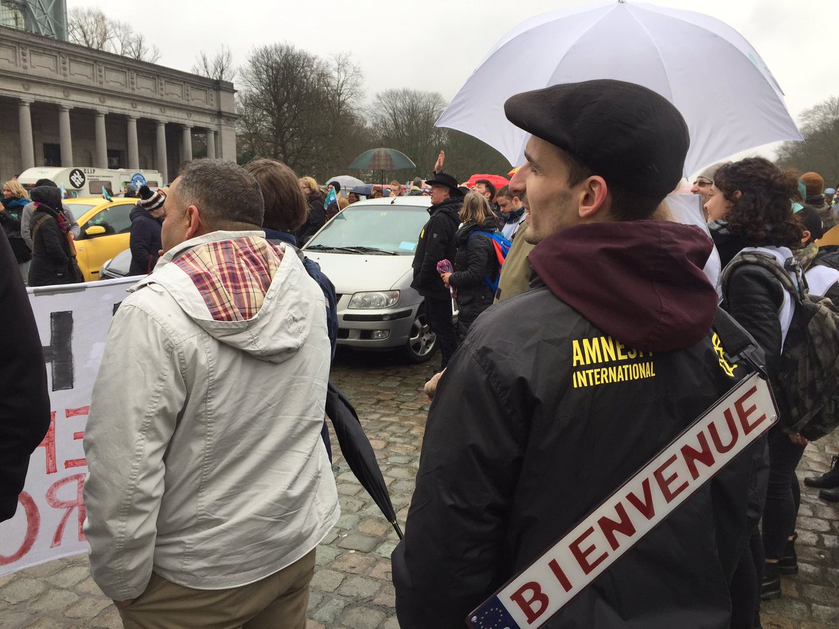 AmnistiaCAT's tweet photo. #letsbringthemhere #RefugeesWelcome avui a Brussel·les https://t.co/hATzPb1m4Q