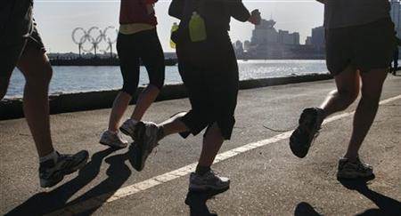 NBCNews's tweet photo. Turns out March is the best time to buy new running shoes https://t.co/M9dbyiNuX7 https://t.co/WSCElqhI3D