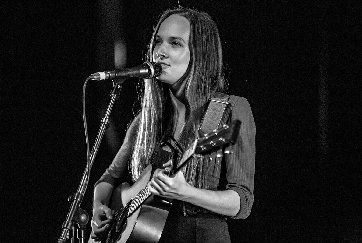 MOTHLIVE's tweet photo. MOTH Int Womens Day group song (Circle Game) thnx @dharrisphotos @grettaraymusic @LeahSeniorMusic @Ella_Hooper https://t.co/TDgCbok1tU