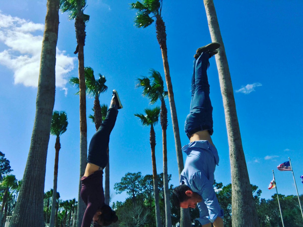 Team_OSC's tweet image. When you&apos;re in classes all weekend and you get a little break... take the time to get some handstands in! 😂 Go, Dr. Brad! #fitdocs #TeamOSC