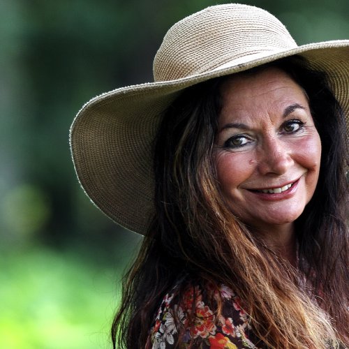 Vredesactiviste Belinda Meuldijk weigert scharrelcavia's met PVV sympathieën in haar nachtopvang: "Die unterbeestjes horen in de shredder!"