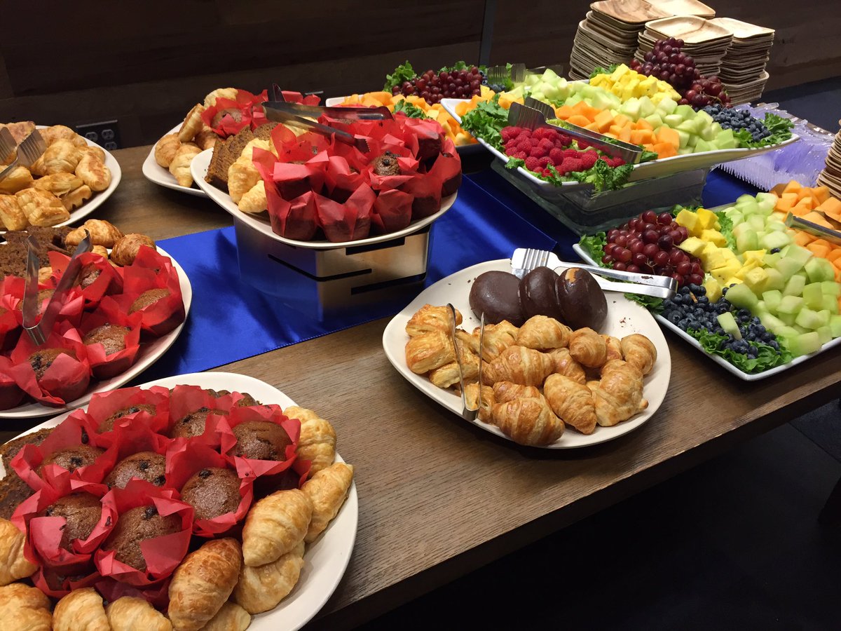 Mentors at the Table happening now Room 220! Come meet <a href="/celestepowersmd/">Celeste Powers</a> and Dr. Johnson! <a href="/TheUSCAP/">USCAP</a> #USCAP2017