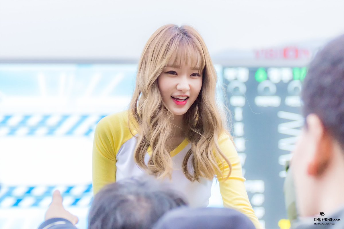 MatilDanAwa's tweet photo. 170305 렛츠런파크 대상경주 축하공연 #마틸다(#MATILDA) 사진

40 pics Download↓
https://t.co/MVDzYIzTkD

@MTD_BOXMEDIA @A2haena @dananuniii @OH523 @nusta96 https://t.co/QNFskyaJTG