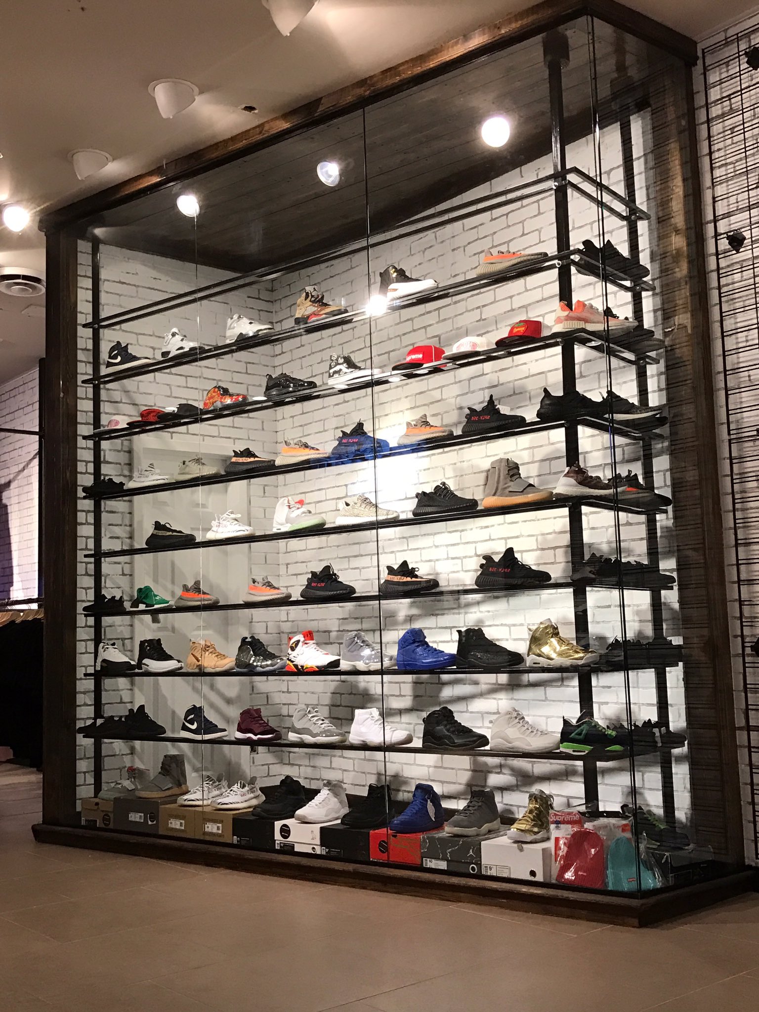 Palisades mall hotsell sneaker stores