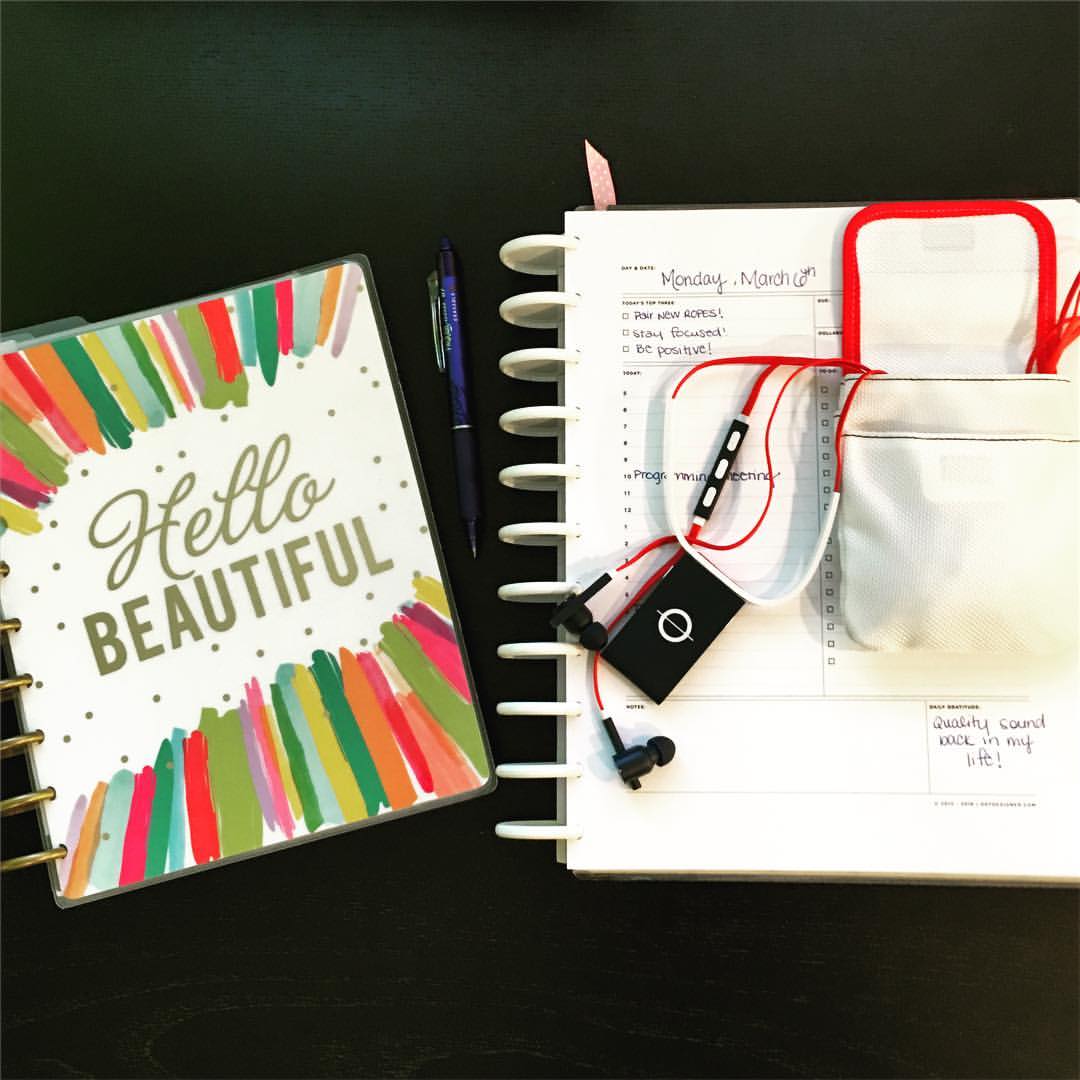 jenngaffney's tweet photo. Monday Happiness = getting quality sound back in your life thanks to @RoamWith - THE BEST earphones on the market!! #ROAMwith #happymonday https://t.co/S3zkgDC0dT