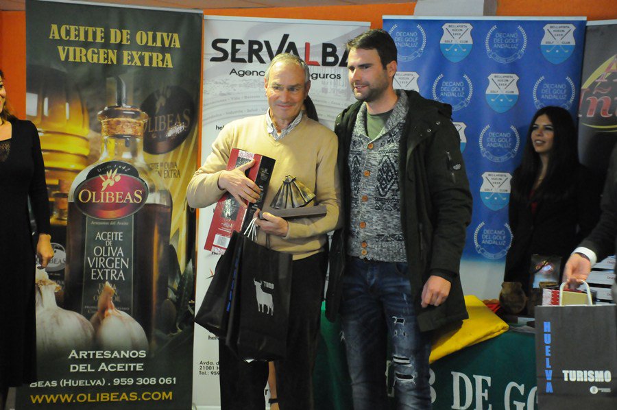 GD_Management_'s tweet photo. También el maestro Campuzano y los ganadores del torneo se llevaron un obsequio de @toronile. El año que viene más, amigo @LuisLlanesM! https://t.co/u67Me0BtNH