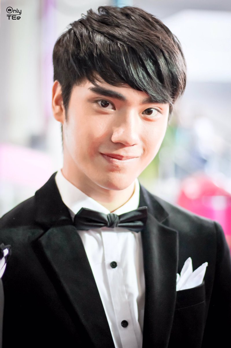 Only__TEe's tweet photo. กลัวเค้าไม่รู้ว่าติ่งคนนี้  เลยเอาซะเต็มเฟรมเลย เอาไปใช้สมัครงานได้นะ 555
@Tee_Jaruji #2moonstheseries #สุพรรณหงส์ https://t.co/XLbho53asC