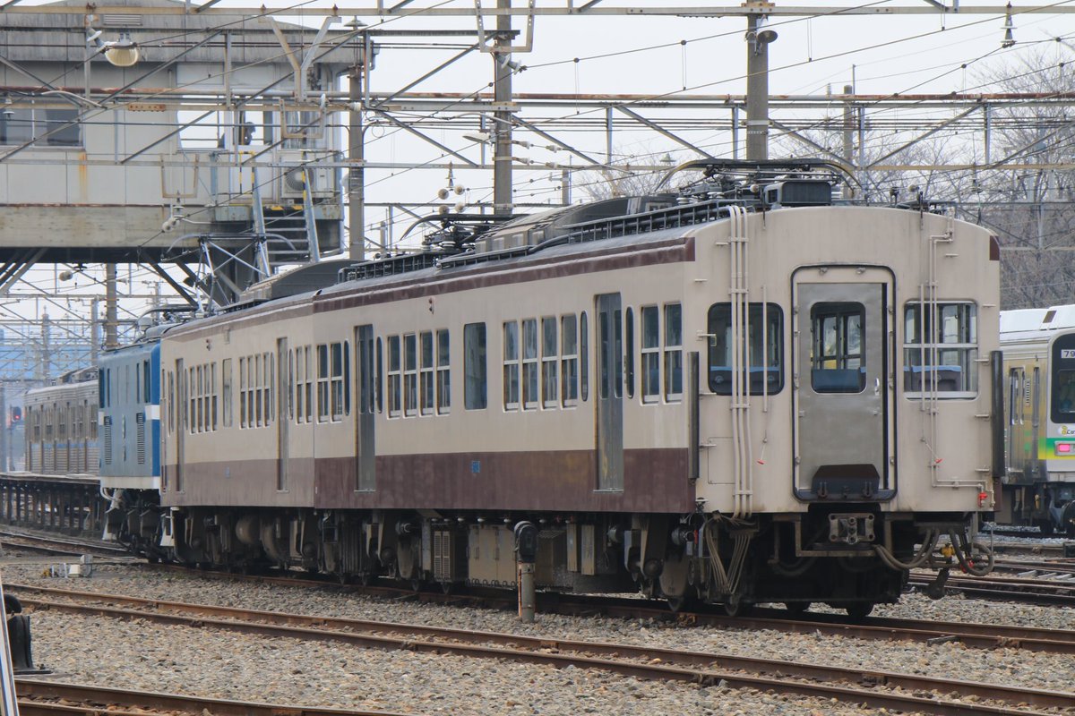 Akkiy 秩父鉄道 広瀬川原車両区 急行車両 6003編成 入場中 東武のfを追いかけ広瀬川原に行くと63だけ分離された姿で留置されていました 切り離された63はというとデキ104が保存されている線の奥にいました トラバーサで転線すると行けるのかな