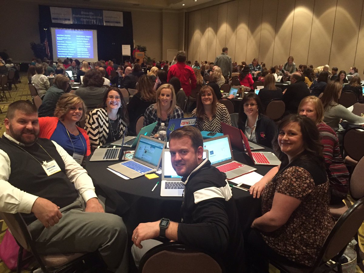 jasteffens's tweet photo. Team Clinton ready to learn at #SHOWMEPD17 #CSDPD https://t.co/HTRomZNO3y