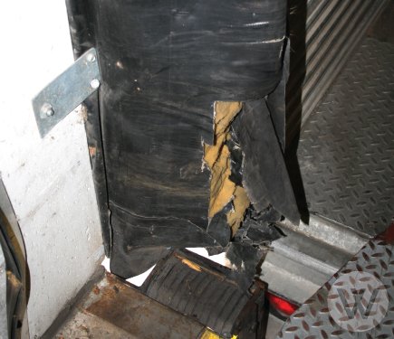 WilcoxDoor's tweet image. How do you repair a #dockseal that&apos;s constantly being damaged? ow.ly/Ajdj309D0G6 #repairs #maintenance