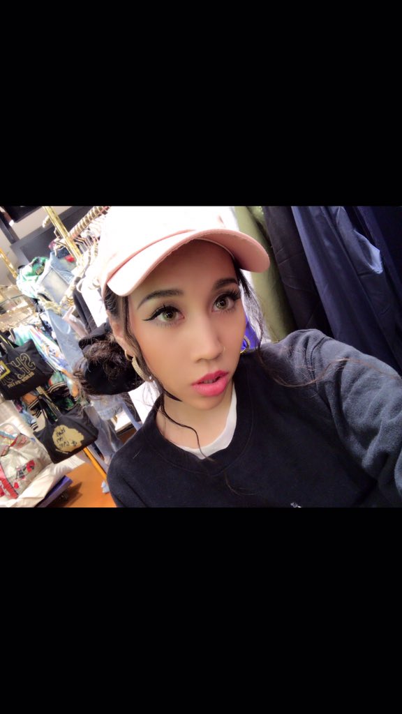 yumiobaby's tweet photo. #OOTD
仕事終了🌃
#allblackcode にポイントで
サテン#pinkcap 

#KOTD #supratokyo #supra_footwear 
#doublehard #babyshoop #yumio
#selfie #fashion https://t.co/gjlmWi623g