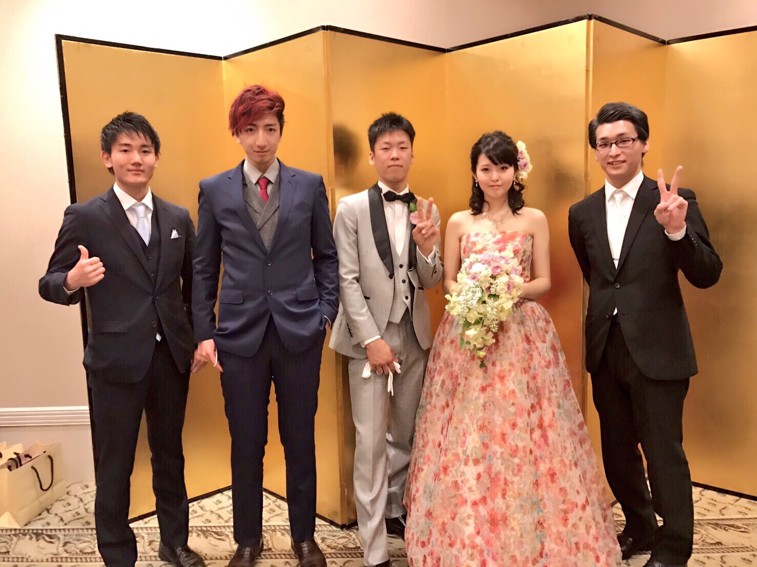 てんてん 結婚式にご招待していただいた もう15年くらいの仲になるのかな 生意気で悪い子なちびっこがバッチリかっこいい旦那さんになりやがって 7月からはお父さんだね 結婚おめでとう 髪の毛赤のまま行っちゃってすまなかったが 素敵な式でした