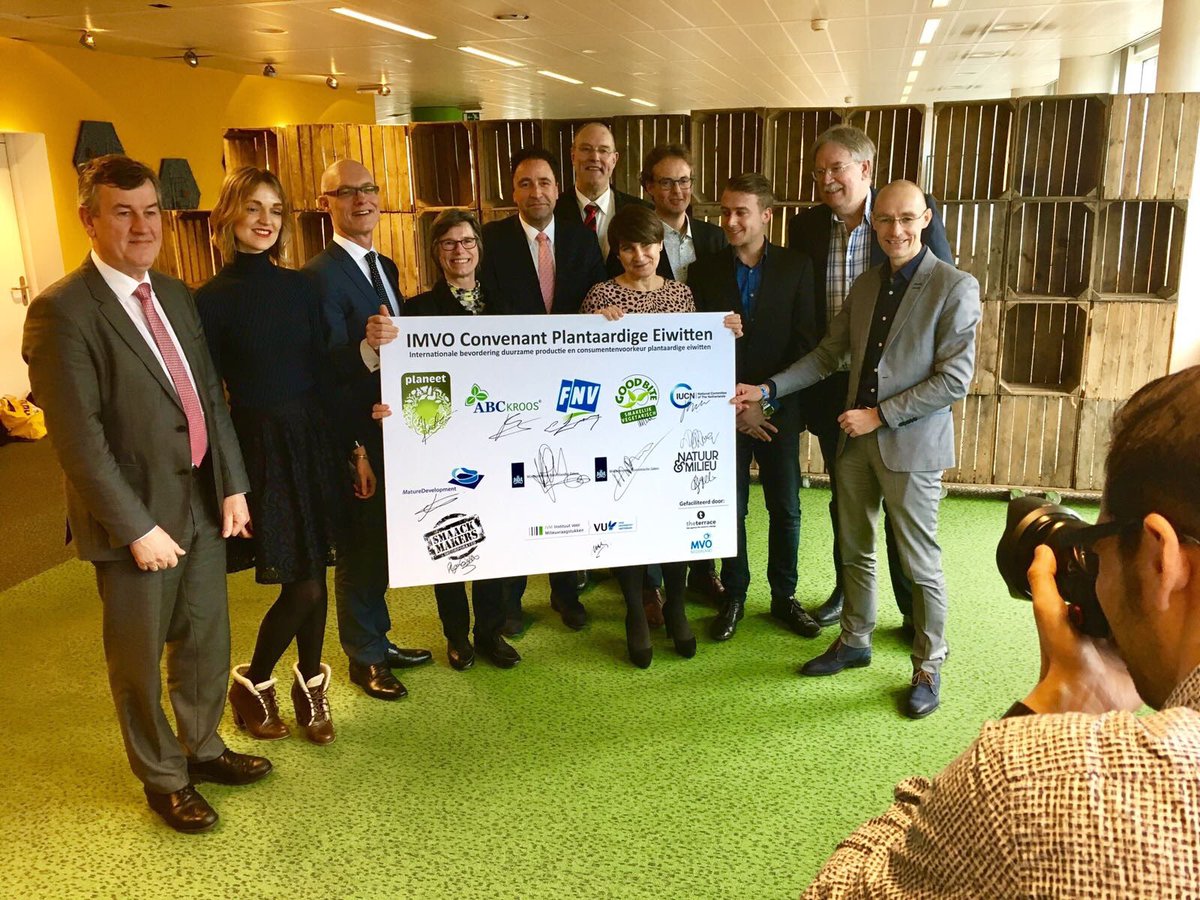 Gezamelijk afspreken het meteen goed te doen! int. #mvo #convenant Plantaardige Eiwitten een feit! <a href="/MVO_NL/">MVO Nederland</a> <a href="/MinBZ/">Ministerie van Buitenlandse Zaken</a>