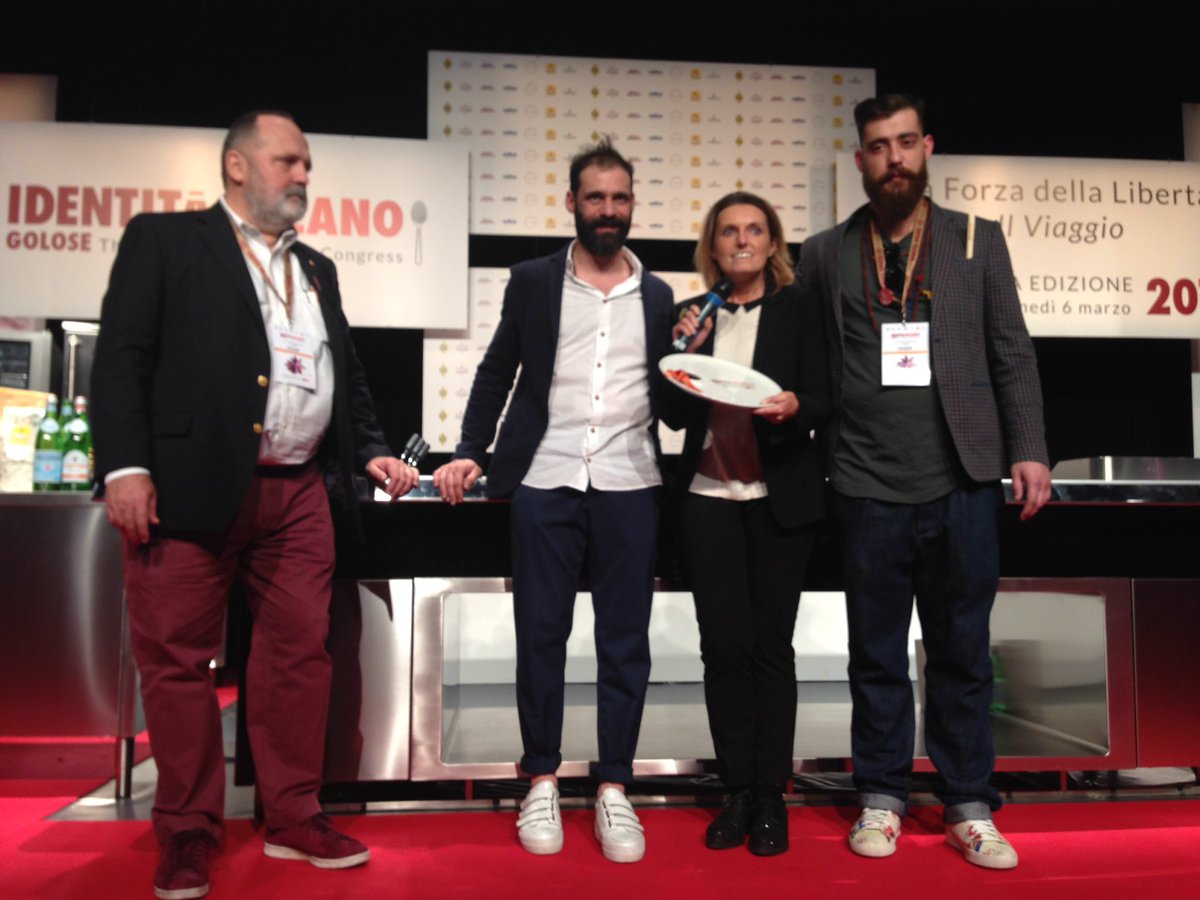 Il Premio Tipicità Italiana in cucina va a <a href="/Christian197817/">Christian Costardi</a> e <a href="/ManuelCostardi/">manuel costardi</a>, premia Sara Peirone di @Lavazza #IGmi17