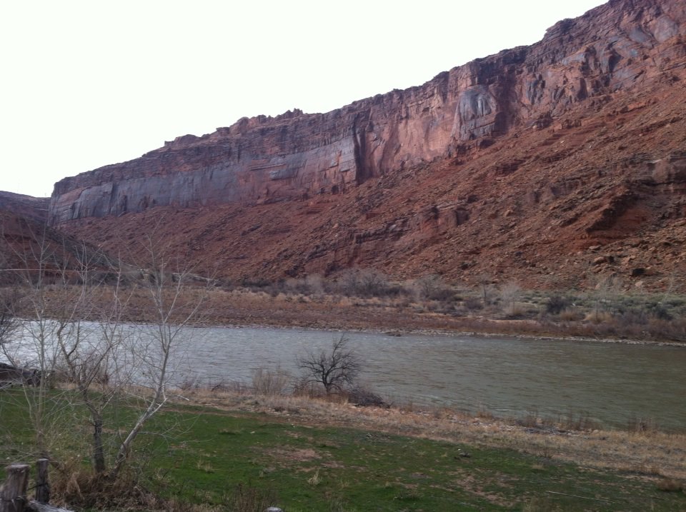 Good morning! Overcast and gusty, but worth it for these views #Moab #ColoradoRiver