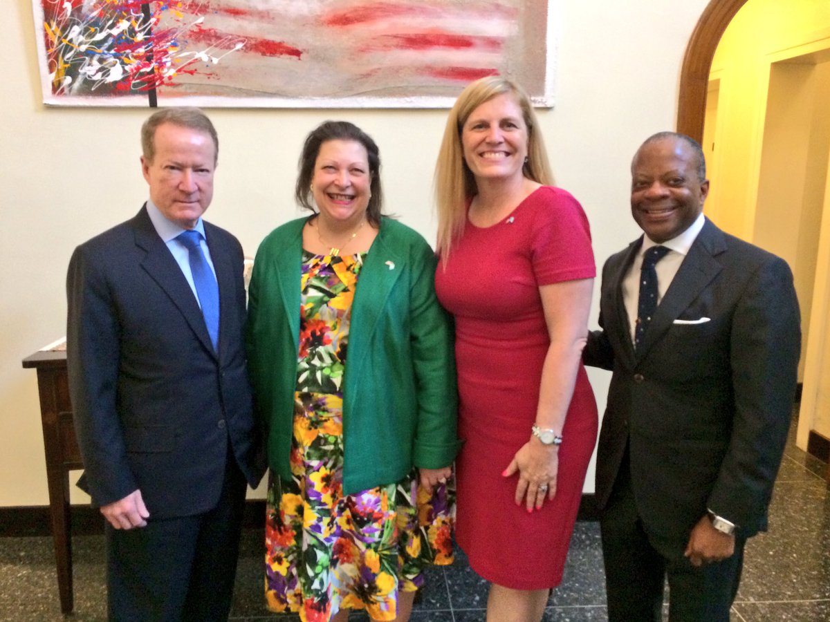 usembassyguate's tweet image. #EmbRobinson #MinistraConsejera Phillips y Dir. @StateINL GT Staab le dan la bienvenida al #EmbBrownfield a #GUA