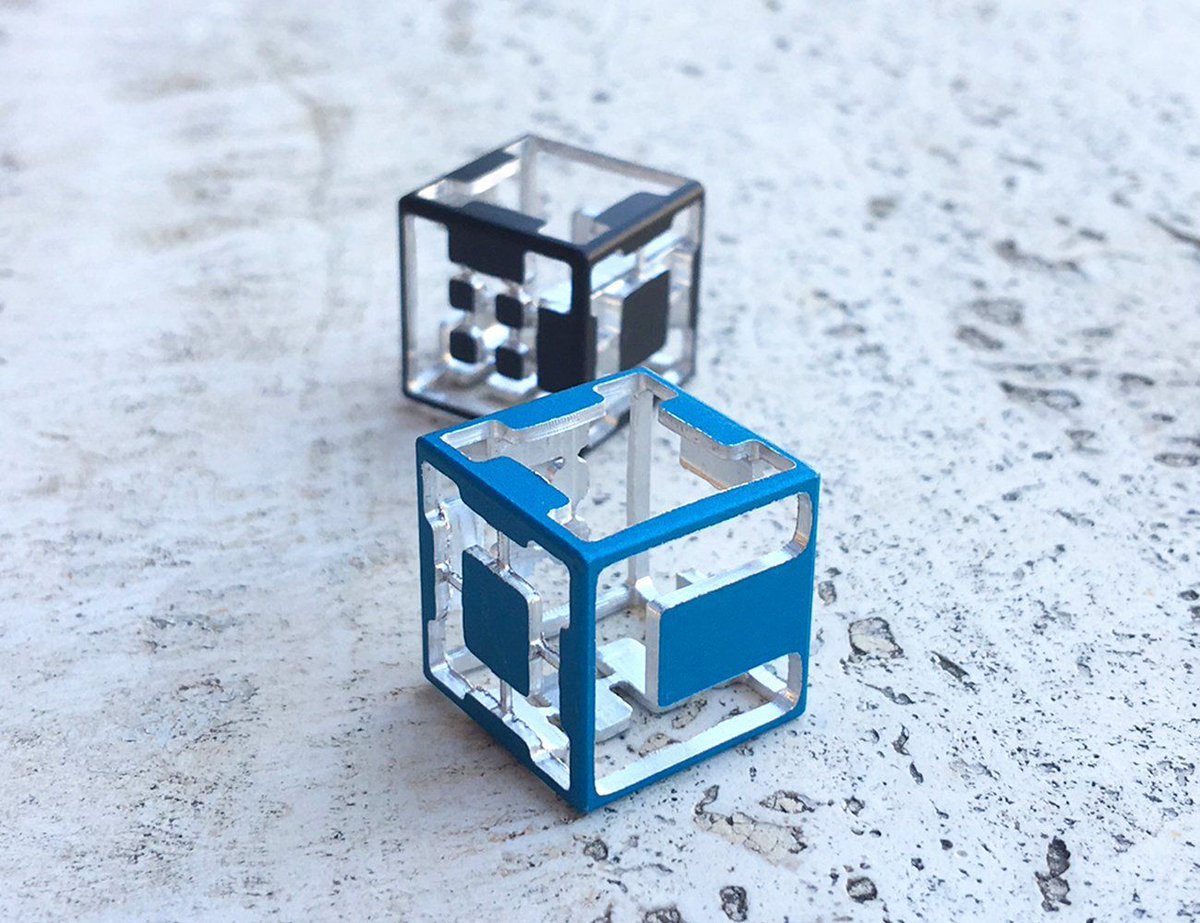 GadgetFlow's tweet photo. Hollow Empty #MetalDice by @CubbleDice https://t.co/Ai4BlNIML3 Completely overhauled the D6 dice again! #boardgames https://t.co/X6mEchWXdP