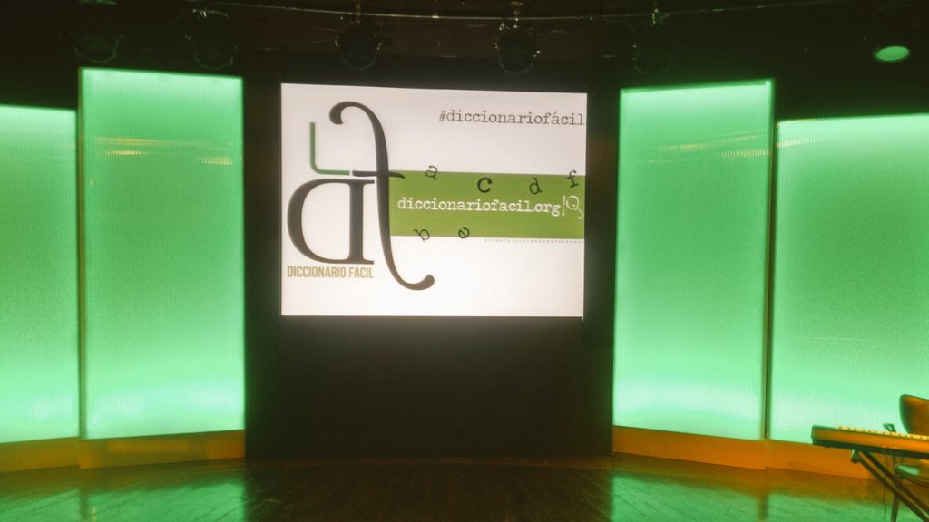 SergioAguinaga6's tweet photo. #amasfacil @GrupoAMAS colabora y está presente en #diccionariofácil de @PlenaMadrid y @Fundeu https://t.co/VUk5WR4GF2