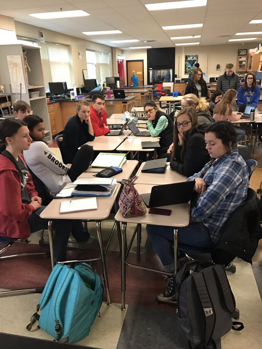 BEHSAnatPhys's tweet photo. Students sharing about careers in the healthcare field that interest them! #thinkingaboutyourfuture https://t.co/oSe6iXn48q