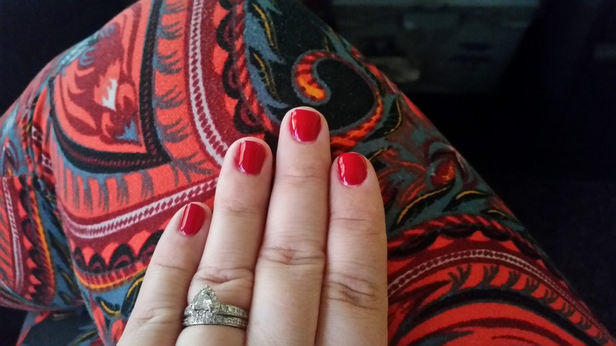 tx_sass's tweet photo. Why? If I believed in other gods, I would firmly believe the nail gods hate me. Every. Flipping. Time! I picked out MAROON and got this: https://t.co/10zfwh0PKH