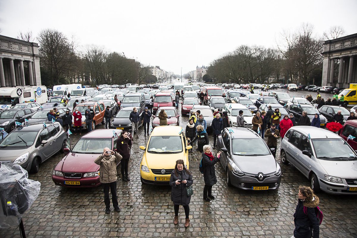 amnestynl's tweet photo. We waren vandaag in Brussel om de Europese regeringen aan hun afspraak te houden: https://t.co/Mm45bkMk0M #LetsBringThemHere https://t.co/OcXfJOjsc4
