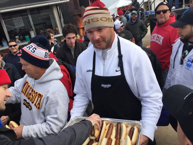 jrams012's tweet photo. Brian Urlacher Kicks Off Grilling Season with Johnsonville during Chicago #PolarPlunge #JVLWay https://t.co/ehNkEuTZhb
