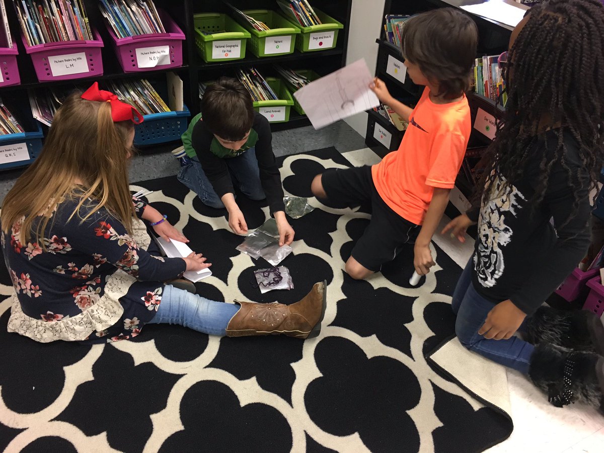 TheGossettKids's tweet photo. Happy Monday! Construction is underway! 3 little pigs PBL! #bluffparkpanthers #destinationlearning2017 @BluffParkElem https://t.co/6o2OBz8NPw
