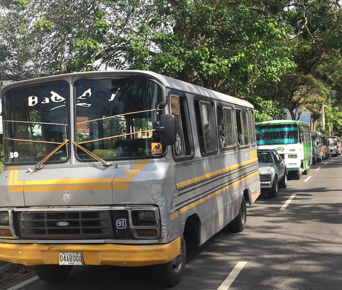 GabrielGalloG's tweet photo. (2/2) Al fondo Buses detenidos, Libertad Ya aJose Tron, Joseph Pastor, Ernesto Montero, Reinaldo Parada, Gabriel Rodríguez, Jorge Zabaleta https://t.co/K7UuPz1Zvd