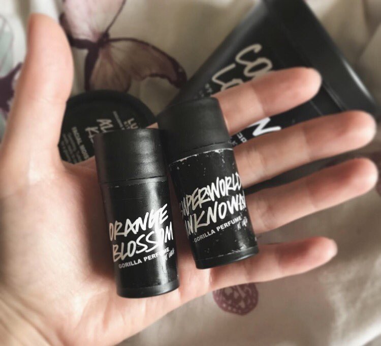 laurajanegwynn's tweet photo. 💕

#LUSHsolidPerfume #OrangeBlossom #SuperworldUnknown #GorillaPerfume #LUSHretro #LUSHrare https://t.co/TZAYDvRQud