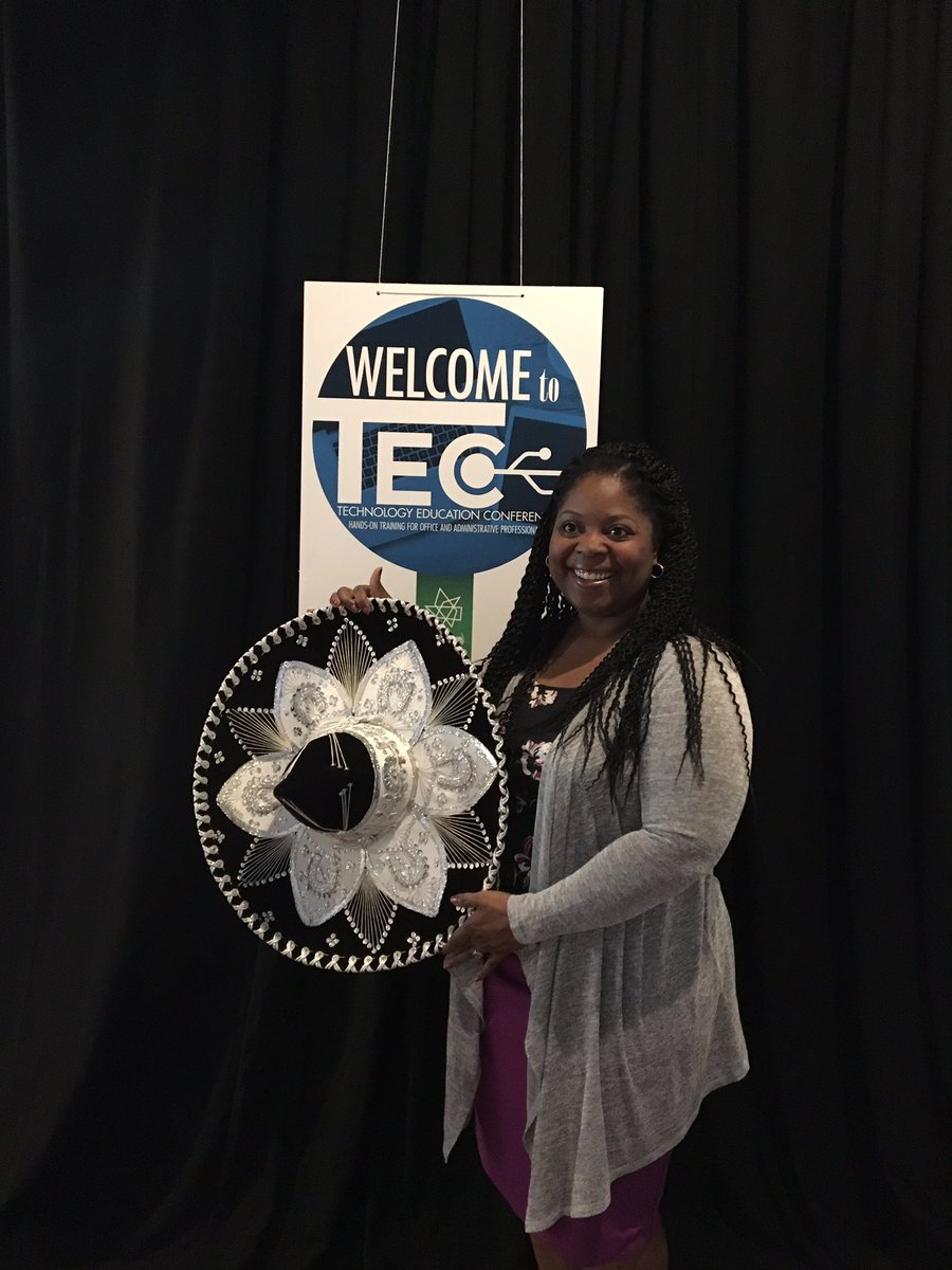 SnoopsLilSister's tweet photo. #iaaptec17 #iaap #admins #Tucson https://t.co/S58yB4MTn5