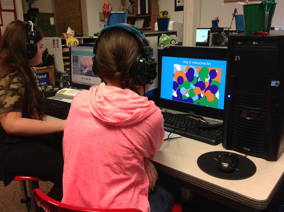 MrsAteachTech's tweet image. First day of coding with 5th grade, using Google CS First! Thanks to @jillbad and #metc17! #edtech #teachingcode