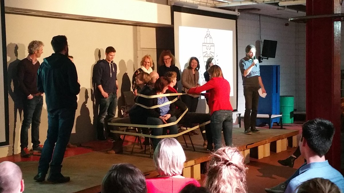 InesKoudijs's tweet photo. Gave presentaties door studenten @RDAcademie van hun ideeën over 'Onderwijs v/d toekomst?!' #inspiratiedag https://t.co/l9sNX6TCWt