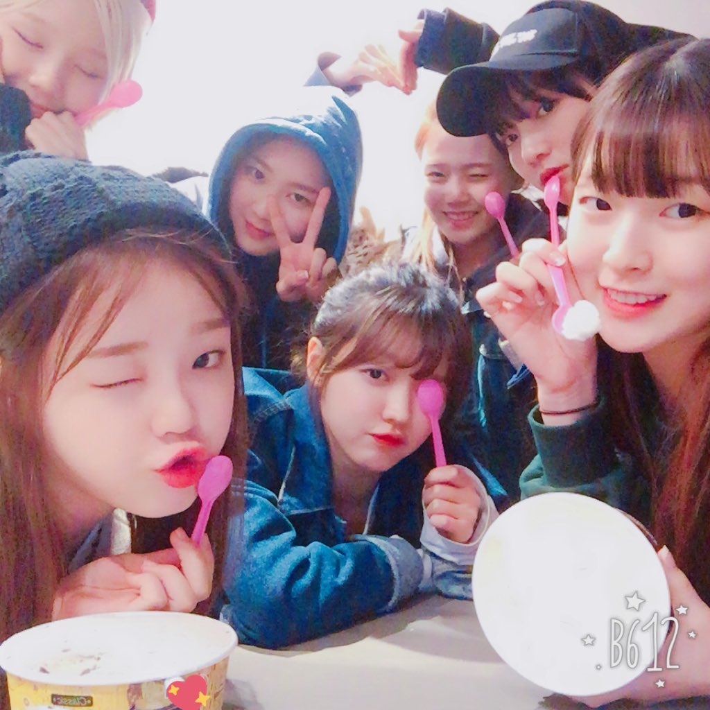 OMG_members's tweet photo. #씅씅의 아이스크림!! #디저트 #꿀_맛 #오마이걸쨩❤#쬭

_쨘!! 맛있댯❤ 같이 먹어서 더 맛있었엉>_<

미라클 굿밤🌜😍 https://t.co/GXwy2xDJ7Y