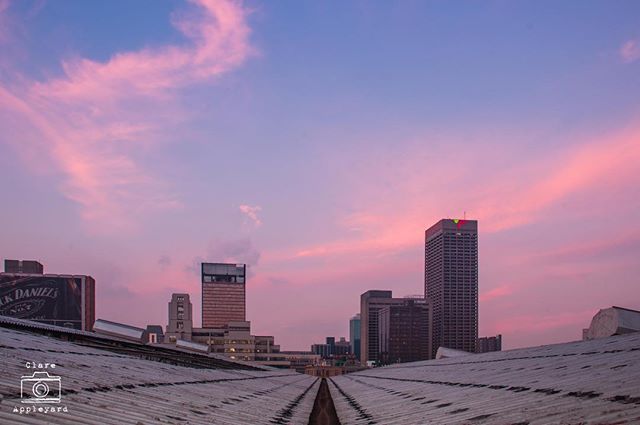 Joburgcoza's tweet photo. "Roof tops and candy floss clouds." 📷: @clareappleyard #JoburgInsideOut https://t.co/qgOP0bWoBR