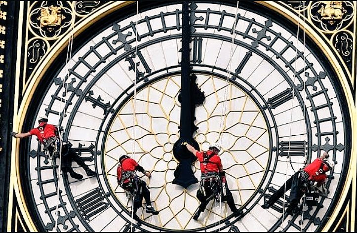 BlondBrunettexx's tweet photo. Own up... who moved the clock hands to make the day go so fast... ?can you just slow it down a bit please.. #notmuchdone https://t.co/RNDfhIFM3a