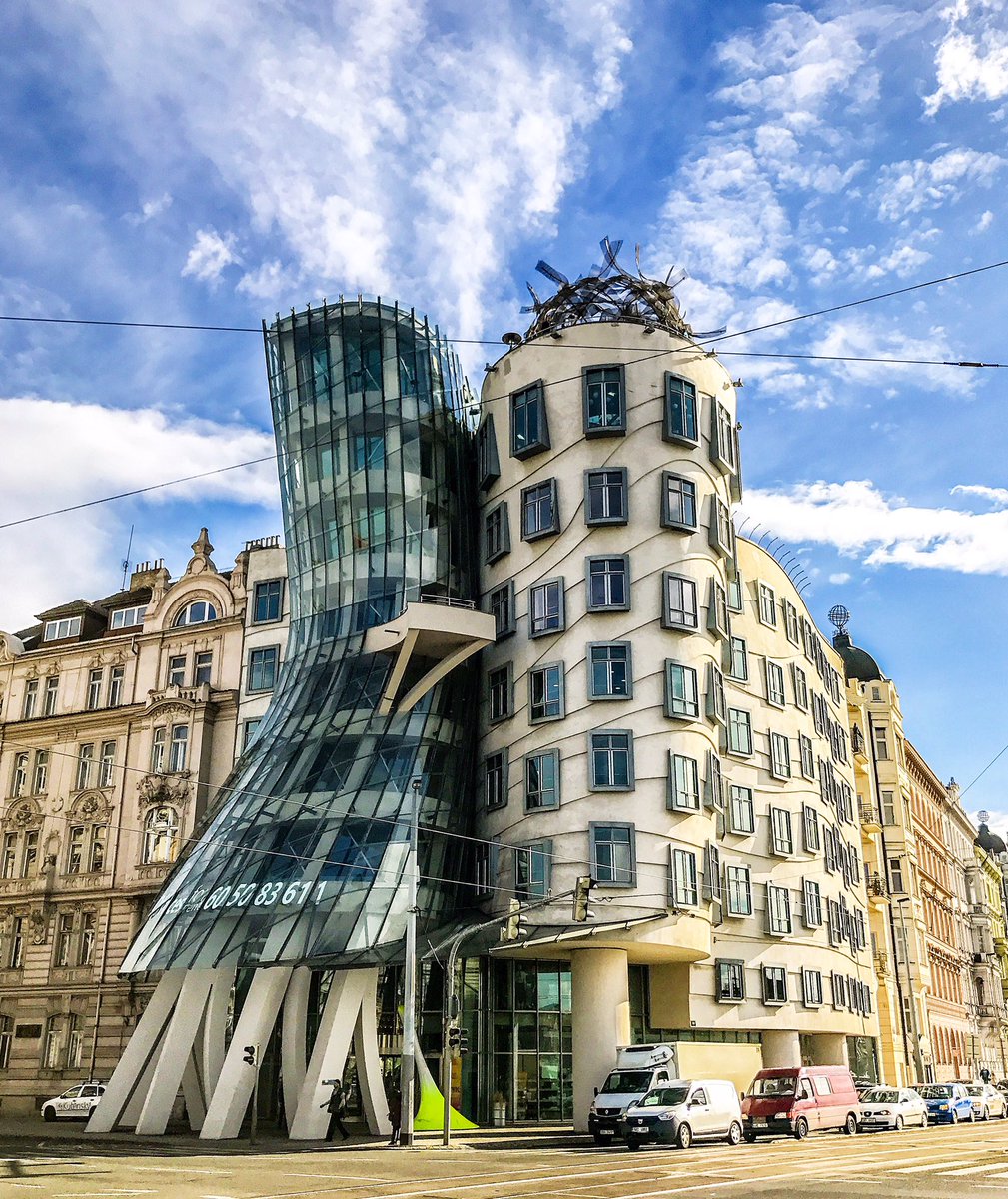 marineirabrb's tweet photo. Dancing in the sun! 🌞
Dancing House by Frank Gehry and Vlado Milunić.
#DancingHouse #Prague https://t.co/A1e1cgUWy7