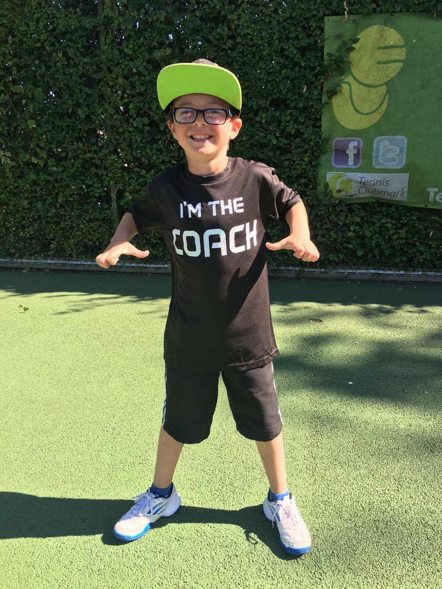 UltimateplayerM's tweet photo. Who's the coach? https://t.co/XJq9PGu4WT